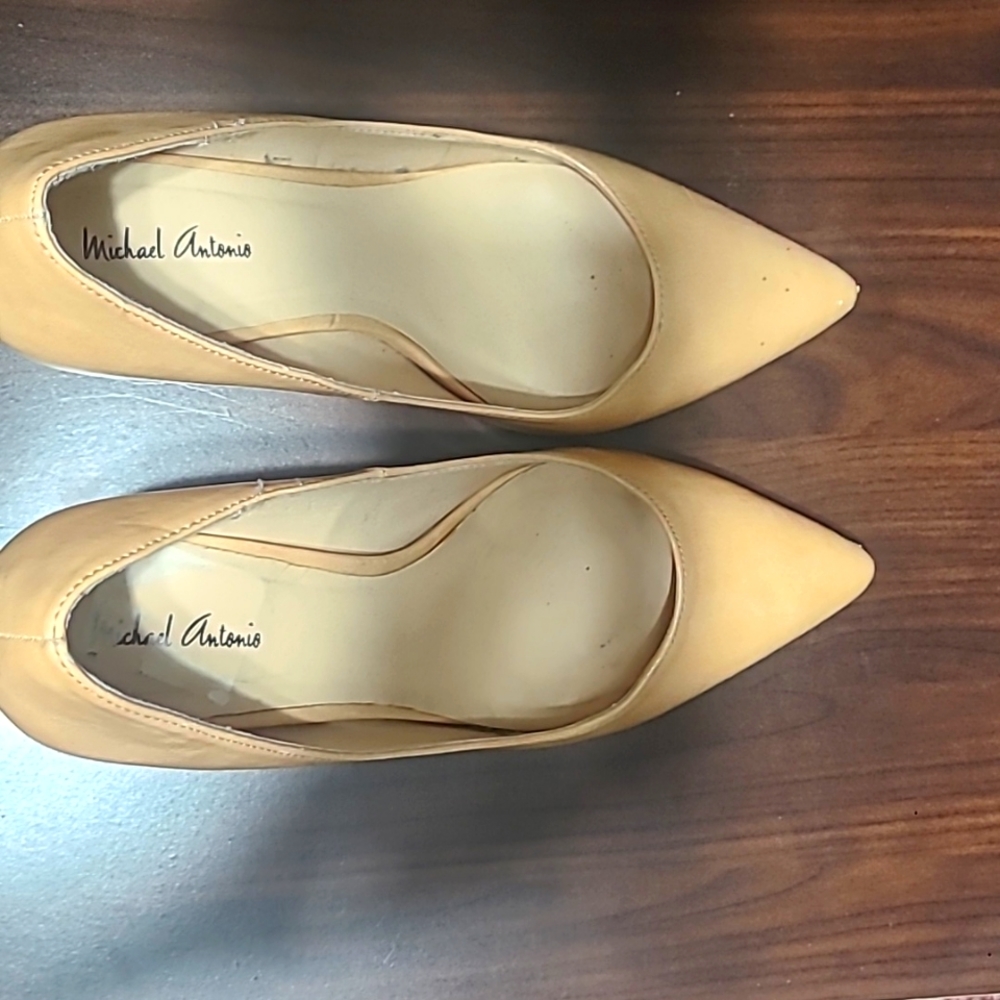Size 9 Taupe Heels Michael Antonio